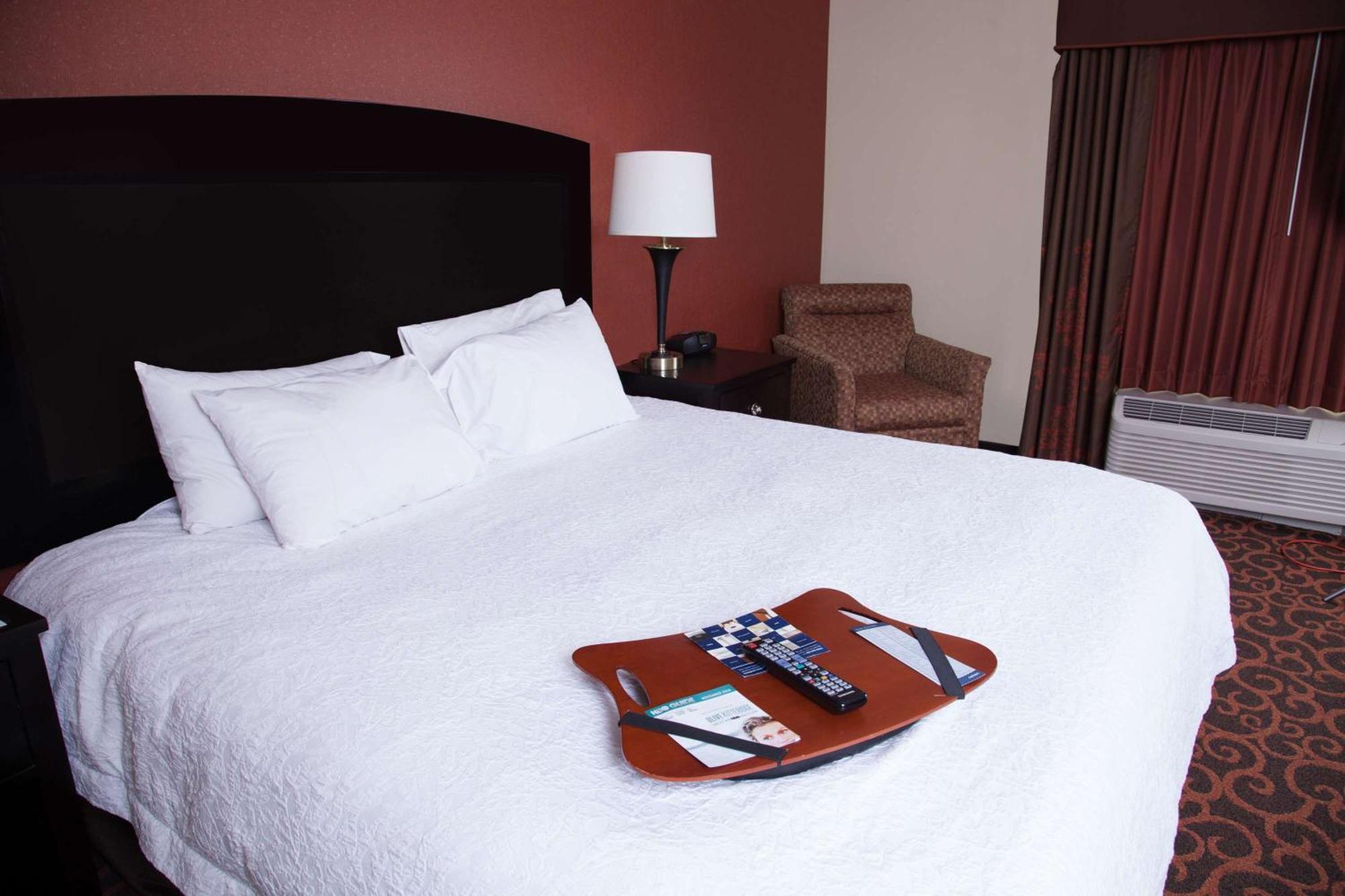 Hampton Inn & Suites Dickinson Nd Экстерьер фото
