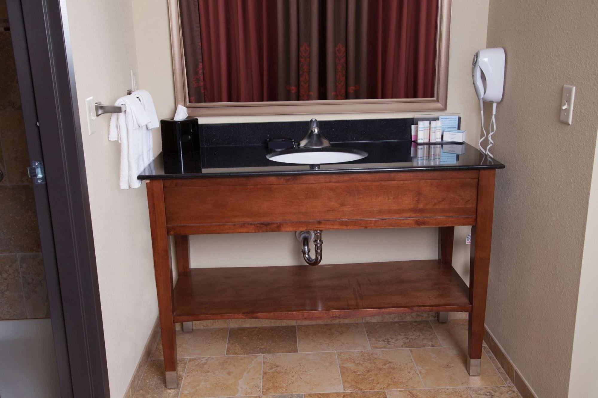 Hampton Inn & Suites Dickinson Nd Экстерьер фото