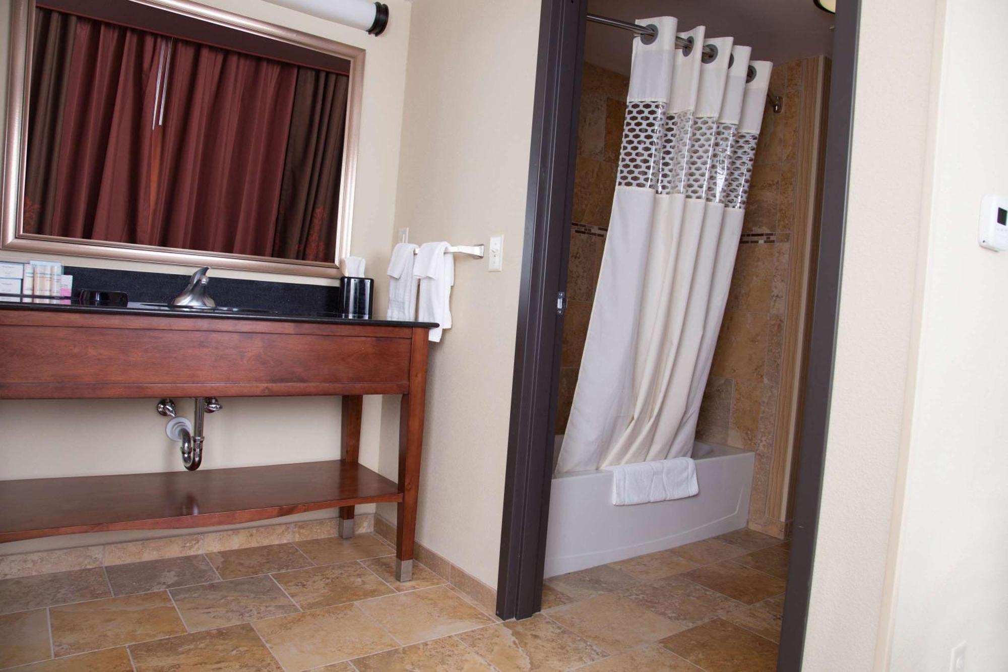 Hampton Inn & Suites Dickinson Nd Экстерьер фото