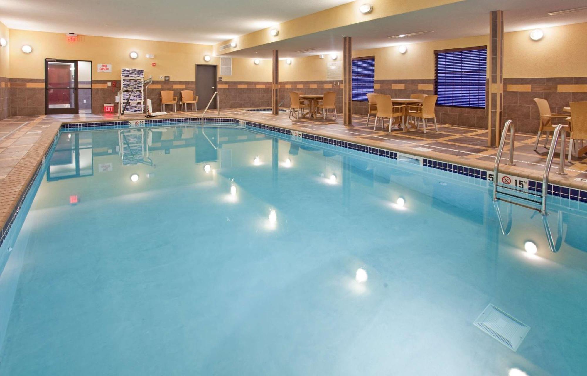 Hampton Inn & Suites Dickinson Nd Экстерьер фото