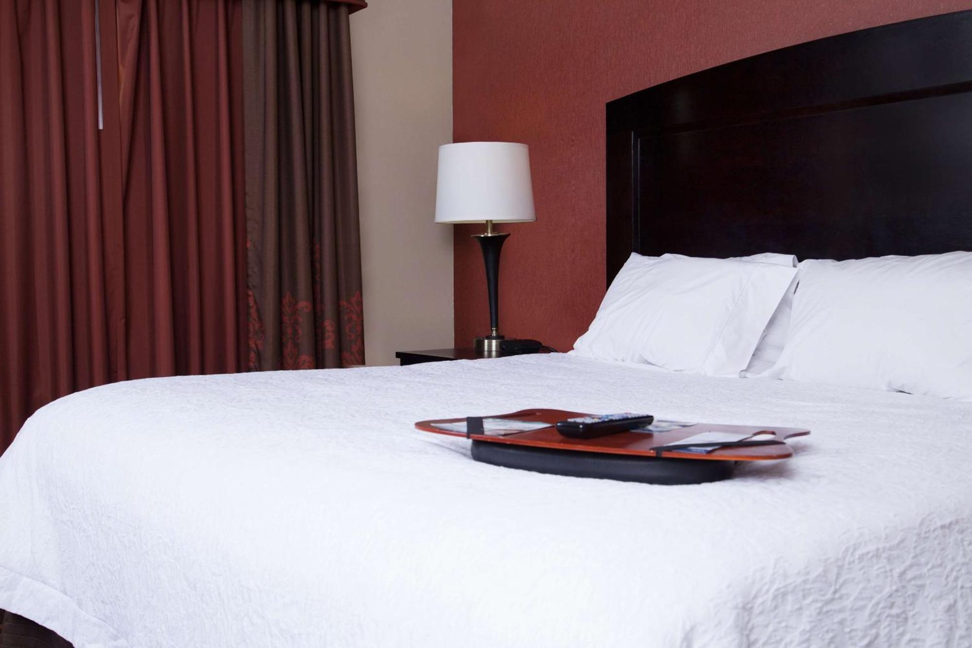 Hampton Inn & Suites Dickinson Nd Экстерьер фото