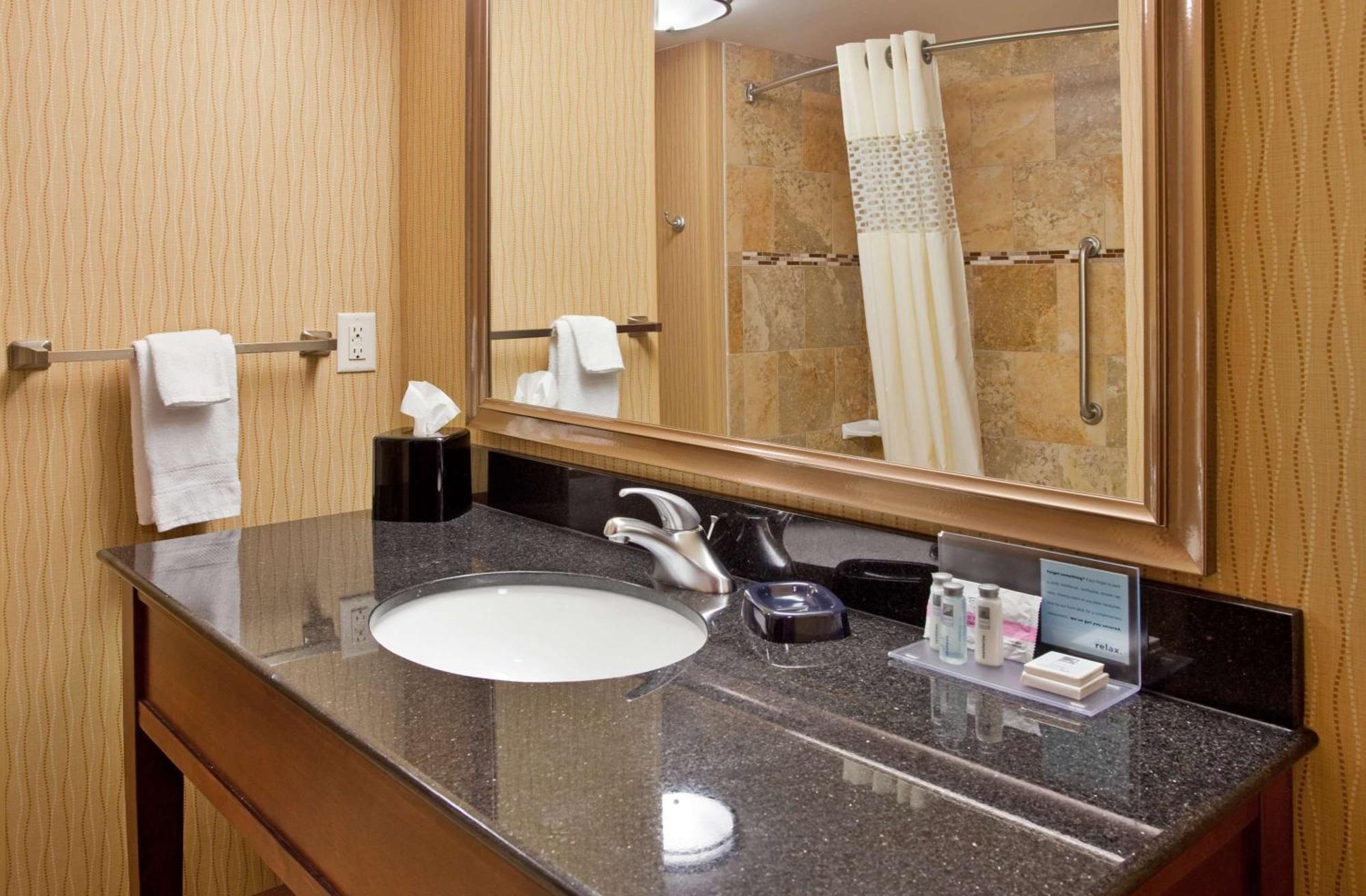 Hampton Inn & Suites Dickinson Nd Экстерьер фото