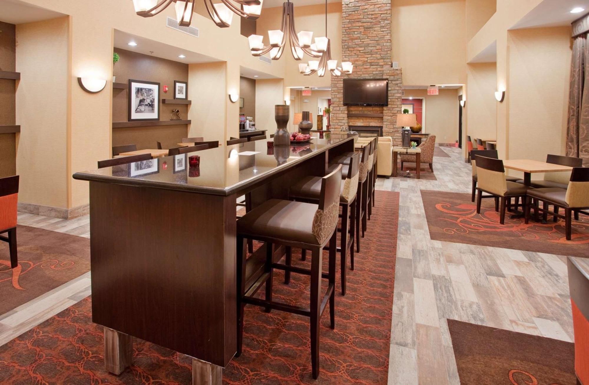 Hampton Inn & Suites Dickinson Nd Экстерьер фото